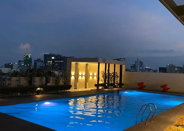 Modern At The Median In Near It Park 4*