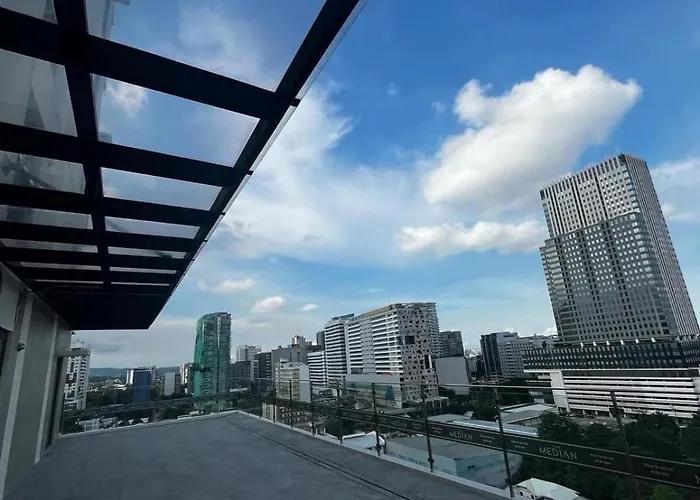Modern At The Median In Near It Park Aparthotel