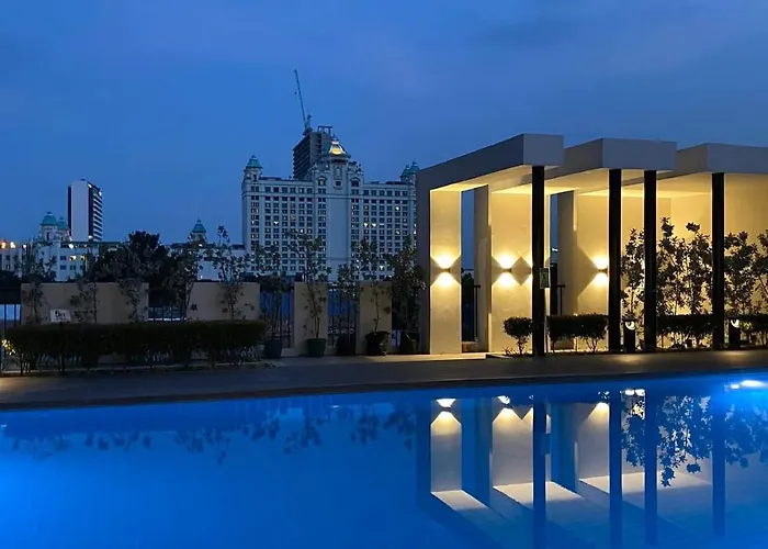 Aparthotel Modern At The Median In Near It Park 4*