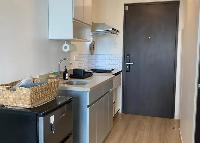 Modern At The Median In Near It Park 4*