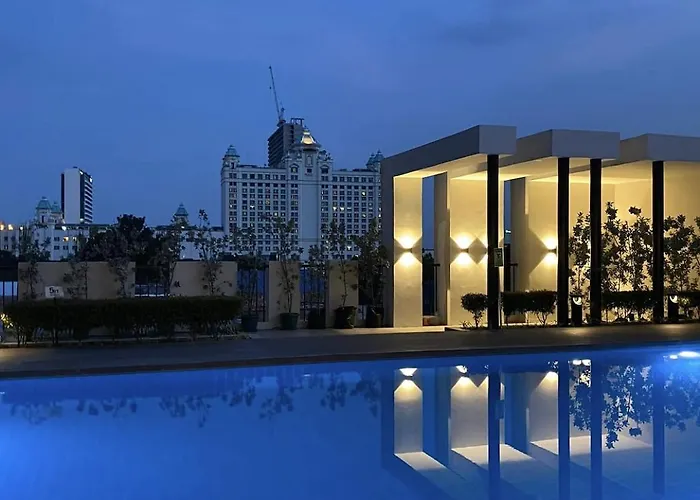 Modern At The Median In Near It Park 4*